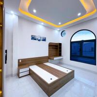 Nhà lầu góc 3 mặt tiền, gần đại học FPT và bệnh viện Nhi Đồng