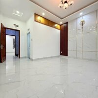 BÁN NHANH NHÀ 2 LẦU ĐỂ GIẢI QUYẾT CÔNG VIỆC