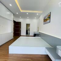 Bán Căn Hộ Chung Cư Mặt Phố Hoàng Đạo Thuý- Cầu Giấy- Đẹp Long Lanh- 151m2^3PN^3WC- 10 Tỷ