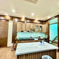 Mặt phố Q.Cầu Giấy - 7 tầng lô góc - kinh doanh đỉnh - chỉ nhỉnh 20 tỷ -LH 0938010596