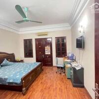 Bán nhà Quốc Tử Giám 30m2 ngõ oto oto đỗ cửa khu dân trí cao 7 tỷ