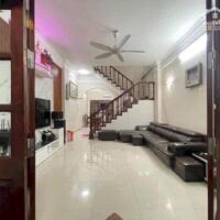 Bán nhà Quốc Tử Giám 30m2 ngõ oto oto đỗ cửa khu dân trí cao 7 tỷ