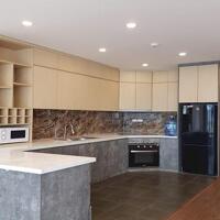 Cho thuê căn hộ dịch vụ tại Trịnh Công Sơn, Tây Hồ, 170m2, 3PN, đầy đủ nội thất mới đẹp hiện đại, ban công rộng