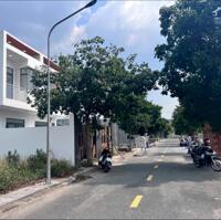Chủ cắt lỗ cần bán gấp căn nhà 1 trệt 1 lầu 4 phòng ngủ,2WC ngay sát trường Lục Quân 2.Đồng Nai