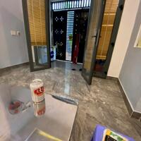 Cần bán gấp nhà Nguyễn Thiện Thuật, Quận 3. Giá 5,2 tỷ/DT 40m2. 1 trệt 2 lầu. Đường trước nhà 10m