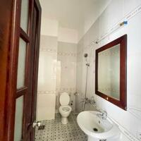 Cần bán gấp nhà Nguyễn Thiện Thuật, Quận 3. Giá 5,2 tỷ/DT 40m2. 1 trệt 2 lầu. Đường trước nhà 10m