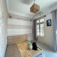 Cần bán gấp nhà Nguyễn Thiện Thuật, Quận 3. Giá 5,2 tỷ/DT 40m2. 1 trệt 2 lầu. Đường trước nhà 10m