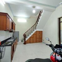 Cho thuê nhà nguyên căn ngõ 250 Tân Mai, quận Hoàng Mai 40m x 3T, 4PN,4VS giá 12tr