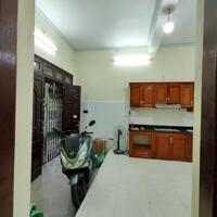 Cho thuê nhà nguyên căn ngõ 250 Tân Mai, quận Hoàng Mai 40m x 3T, 4PN,4VS giá 12tr