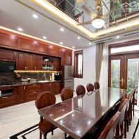 Bán biệt thự phố Dịch Vọng, mặt tiền lớn, 255m2 có hầm, giá bán 100 tỷ