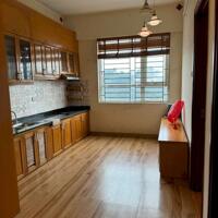 Tôi cần bán căn hộ 2 ngủ 2 vệ sinh ở khu đô thị Resco Cổ Nhuế - Toà OCT5A mới đẹp.