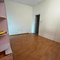 Tôi cần bán căn hộ 2 ngủ 2 vệ sinh ở khu đô thị Resco Cổ Nhuế - Toà OCT5A mới đẹp.