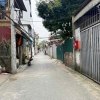 Cần tiền gia đình anh trai nhờ bán nhanh mảnh đất đẹp mặt ngõ 65 phố Kẻ Tạnh, Giang Biên