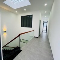 CHO THUÊ NHÀ 2 LẦU ĐẸP CÓ NỘI THẤT KDC 586