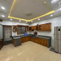 Cho thuê nguyên căn 4 tầng mặt đường Văn Cao