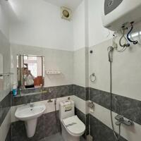 Cho thuê nguyên căn 4 tầng mặt đường Văn Cao