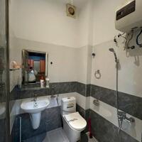 Cho thuê nguyên căn 4 tầng mặt đường Văn Cao