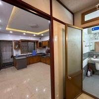 Cho thuê nguyên căn 4 tầng mặt đường Văn Cao