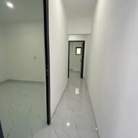 Nhà mới xây 50m * 3 tầng trung tâm phố, 3 PN có 1 Pn trệt, sổ hoàn công, cách biển 1km