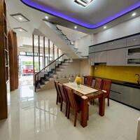 NHÀ HIỆN ĐẠI MÁI THÁI GIÁ PHÙ HỢP