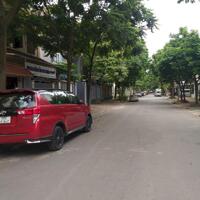 và căn có diên tích 60/72 m2 mặt tiền 5 m, nhà 7 tầng thang máy hai mặt ngõ thoáng trước sau, nhà được thiết kế tầng 2 phòng ngủ, wc,  sđcc, giá bán 29,8 tỷ