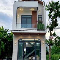 Bán nhà 2 lầu gần công viên - giá 1 tỷ 720