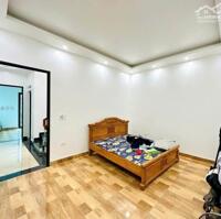 Cho thuê nguyên nhà 4 tầng có sân để xe cực rộng tại phố Tây Văn Cao, xe tải 5 tạ lùi tận cửa.