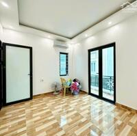Cho thuê nguyên nhà 4 tầng có sân để xe cực rộng tại phố Tây Văn Cao, xe tải 5 tạ lùi tận cửa.