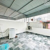 Cho thuê nguyên nhà 4 tầng có sân để xe cực rộng tại phố Tây Văn Cao, xe tải 5 tạ lùi tận cửa.