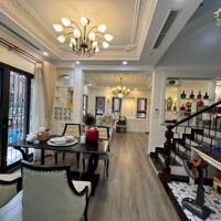 Gia đình cần bán gấp nhà 80m tại Hồ Tây, Nhật Tân,Tây Hồ, giá đầu siêu đầu tư