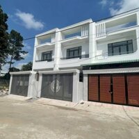 Nhà 2 lầu 1 trệt mới xây đường nhựa 8m 3.8 tỷ/100 m2