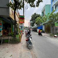 Cho thuê phòng trọ có ban công cửa sổ thoáng mát ngay Tô Ký, free để xe.