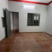 Cho thuê phòng trọ có ban công cửa sổ thoáng mát ngay Tô Ký, free để xe.