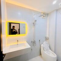 Bán nhà 5 tầng chỉ nhỉnh 6 tỷ phố Trần Thái Tông, Cầu Giấy, Gần phố, An sinh tốt, Nhà đẹp ở ngay