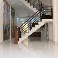 Bán nhà mặt tiền Nguyễn Tuyển, sân đậu xe hơi, 3 tầng, ngay sát Nguyễn Duy Trinh, rất đẹp