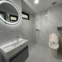 Bán nhà xây mới Phố Tôn Đức Thắng 40m2 Thang máy xịn, vị trí cách mặt phố 20m, giá chỉ 8Tỷ.