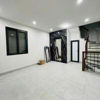 Bán nhà xây mới Phố Tôn Đức Thắng 40m2 Thang máy xịn, vị trí cách mặt phố 20m, giá chỉ 8Tỷ.