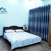 Bán nhà 3 lầu mái năng lượng mặt trời 172m2 giá 7,6 tỷ