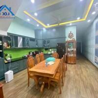 Bán nhà 3 lầu mái năng lượng mặt trời 172m2 giá 7,6 tỷ