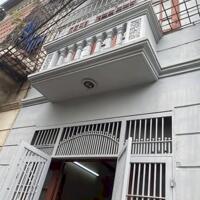 Cho thuê nhà ngõ 300 Vĩnh Hưng chỉ 6.3 Triệu 3 tầng, 2 ngủ, vào ngay