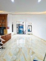 Bán Nhà Phố Nguyễn Văn Cừ, Long Biên, 6 Tầng, Thang Máy, 3 Mặt Thoáng,Diện Tích51M2 - Chỉ Hơn 9 Tỷ