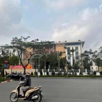 Bán nhà cũ mặt phố Hoàng Cầu, Diện tích 100m mặt tiền 6,5m - Oto dừng đỗ, ra vào thoải mái