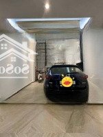 Cầu Giấy - Phân Lô - 8 Tầng Thang Máy - Oto Vào Nhà - Ngõ Thông