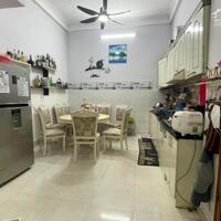 Bán Nhà Riêng Ngõ 69A Hoàng Văn Thái 43m2,  4tầng, Ngõ Ô tô cạnh bên, Giá Chỉ 7 Tỷ