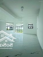 Cho Thuê Villa Góc 2 Mặt Tiền P. Thạnh Mỹ Lợi, Tp Thủ Đức.diện Tích17.5X21M Hầm 4T Thang Máy Giá 99 Triệu/Th