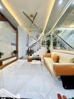 Nhà Đẹp Vị Trí Đắc Địa, Vũ Tông Phan Diện Tích 28/30M Đua Ra, 3 Tầng, Mặt Tiền 3.5M, 3.3 Tỷ