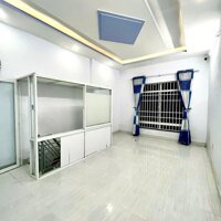 Nhà 2 tầng gần biển đường Tháp Bà - Vĩnh Hải, DT đất 65m ngang 7, có 4PN