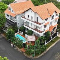 BDS HVL Cho thuê villa sân vườn, hồ bơi, 2 mặt tiền khu compound đường Nguyễn Văn Hưởng, phường Thảo Điền, Quận 2.
