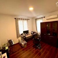BDS HVL Cho thuê villa sân vườn, hồ bơi, 2 mặt tiền khu compound đường Nguyễn Văn Hưởng, phường Thảo Điền, Quận 2.