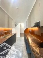 Sunshine Diamond River Q7, 2 Phòng Ngủ 110M2, Mới 100%, View Q1, Miễn Phí Ql 3 Năm, 2 Ban Công